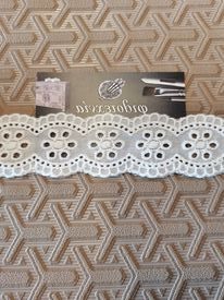 Κορδέλα δαντέλα αζούρ λευκή 3,8εκ. 1μέτρο