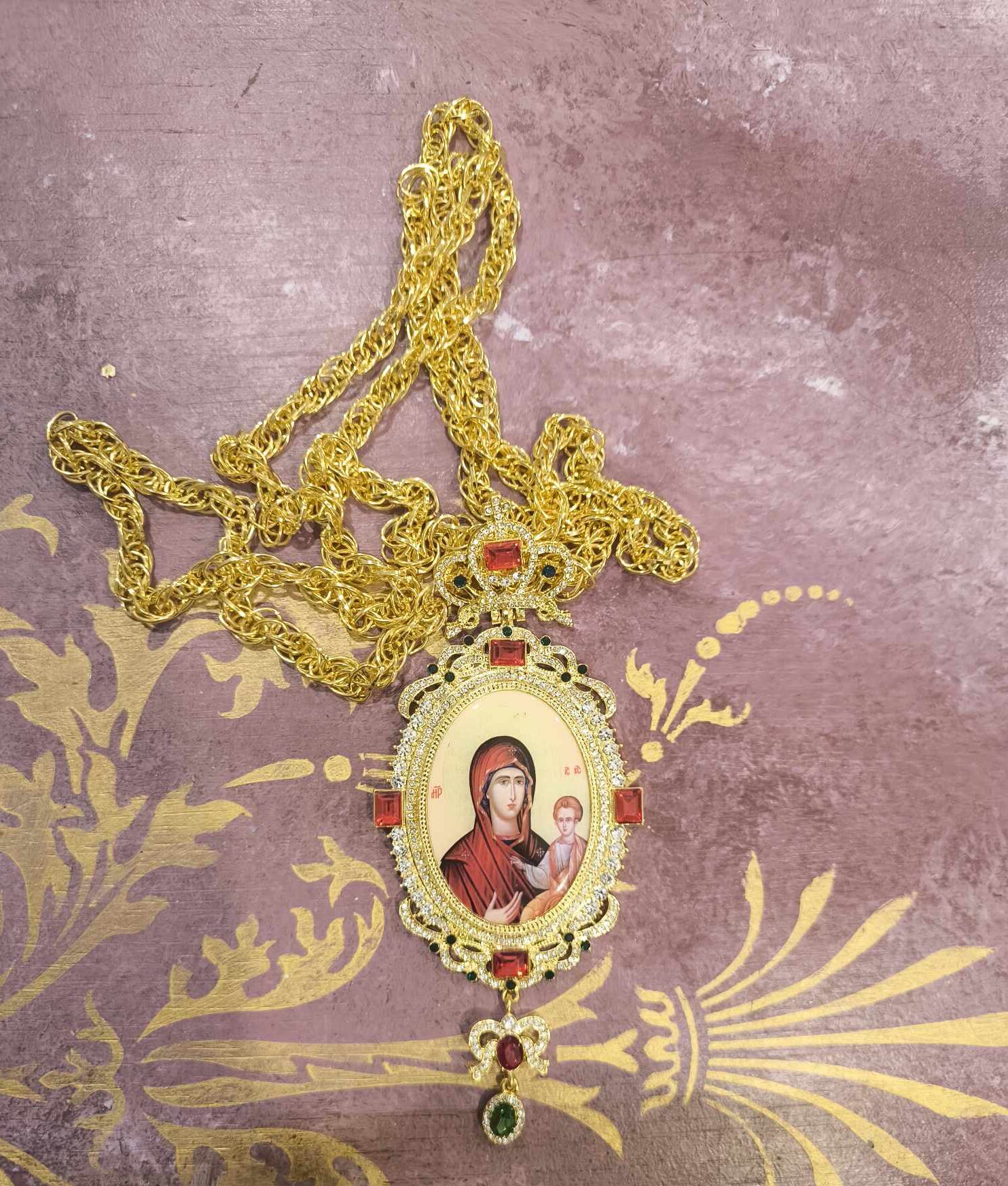 Εγκόλπιο με την Παναγία