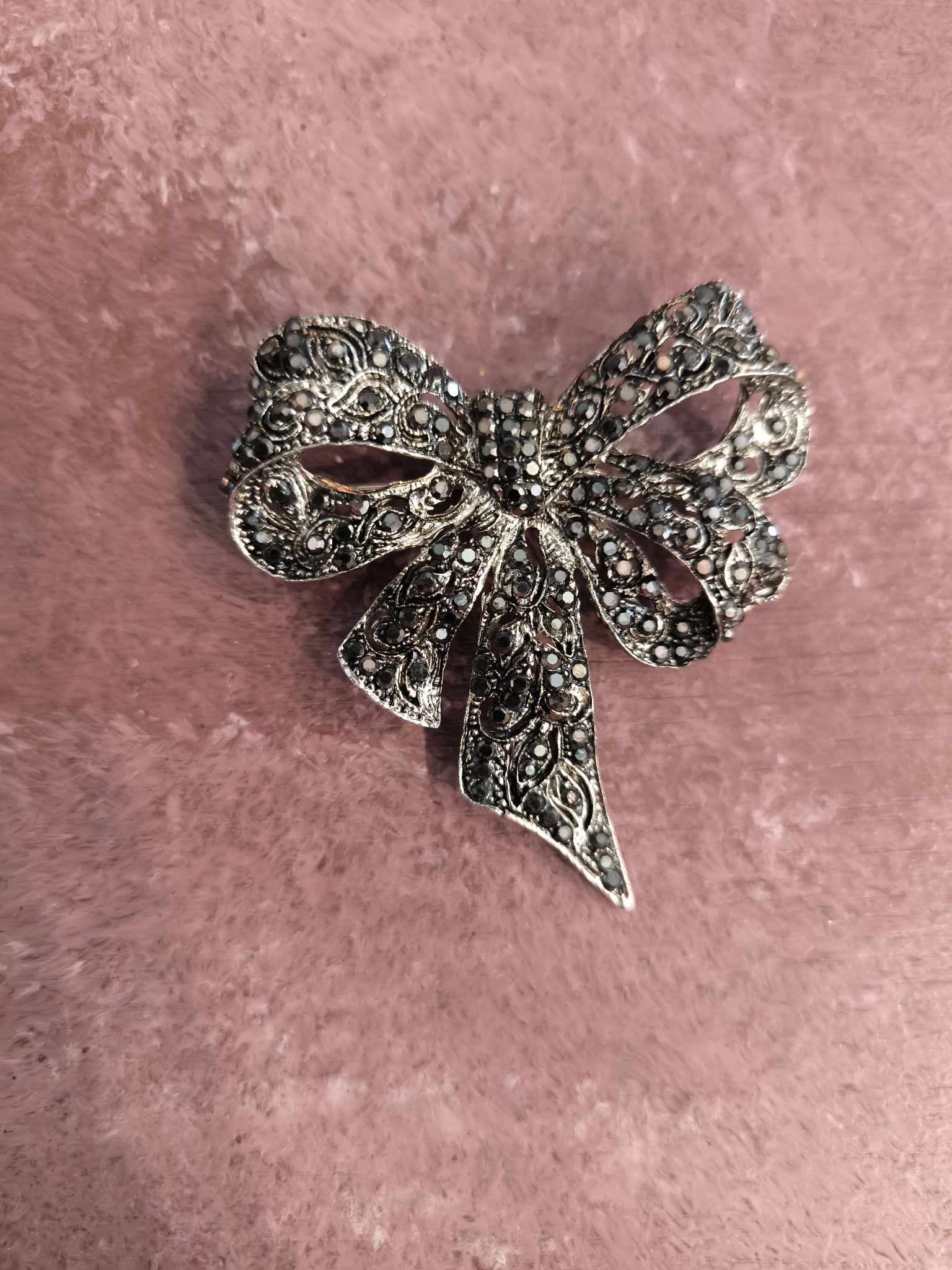 Καρφίτσα φιόγκος