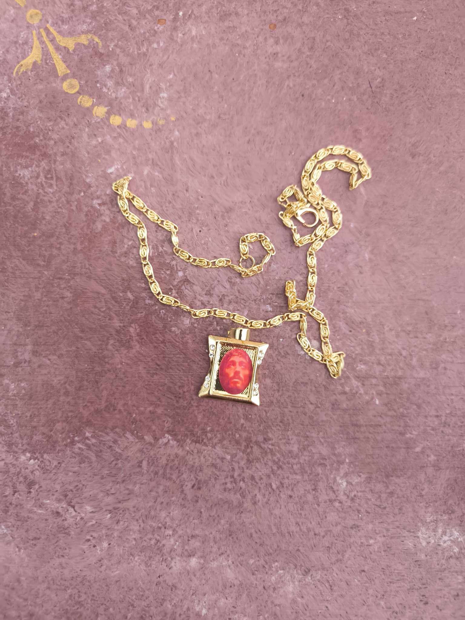 Ιησούς σε κρεμαστό χρυσό σχέδιο 2