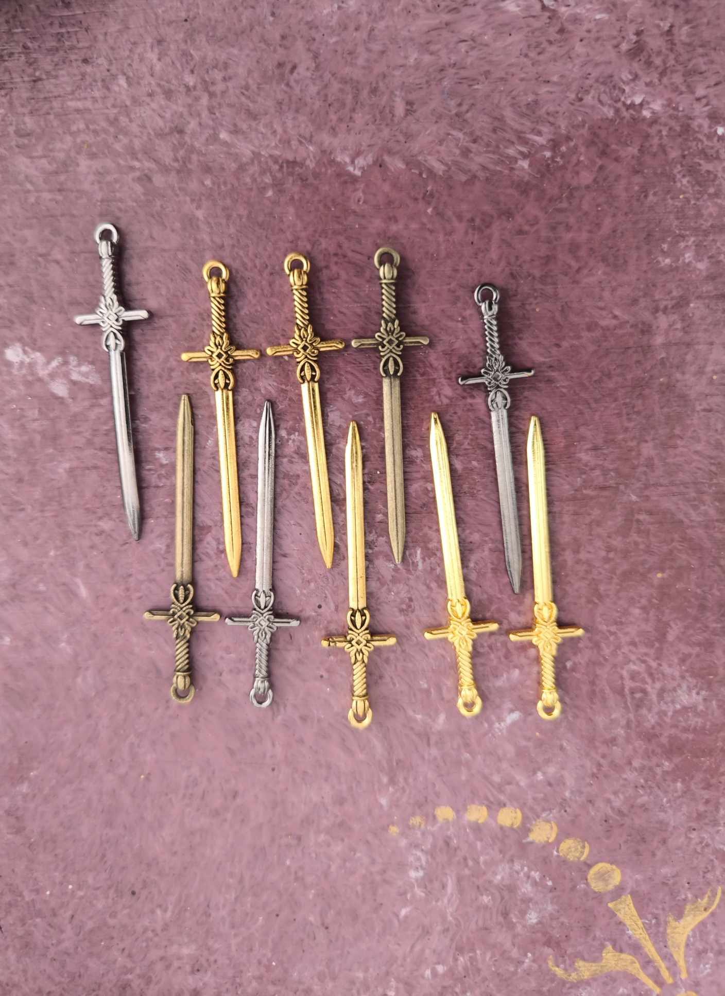 Μεταλλικά σπαθιά 5εκ.10τεμάχια