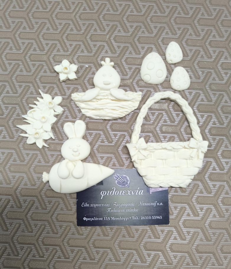 Στοιχείο ελαστικής ρητίνης λαγουδάκι σε γιορτινή διάθεση