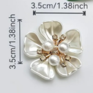 Λουλούδι 3,5χ3,5εκ. περλέ με λευκά μαργαριτάρια