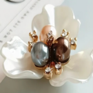 Λουλούδι περλέ με σκούρα μαργαριτάρια 3.5χ3,5εκ.