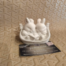 Πολυεστερικό αντικείμενο κουνελάκια στην κούνια 9χ6χ6εκ.