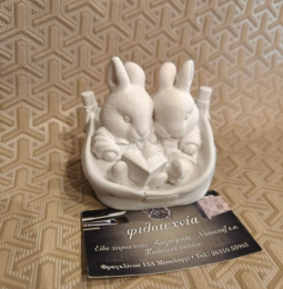 Πολυεστερικό αντικείμενο κουνελάκια στην κούνια 9χ6χ6εκ.